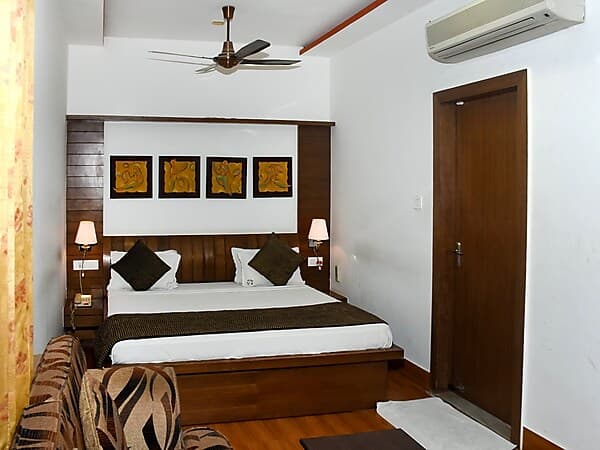 Priya Hotel
