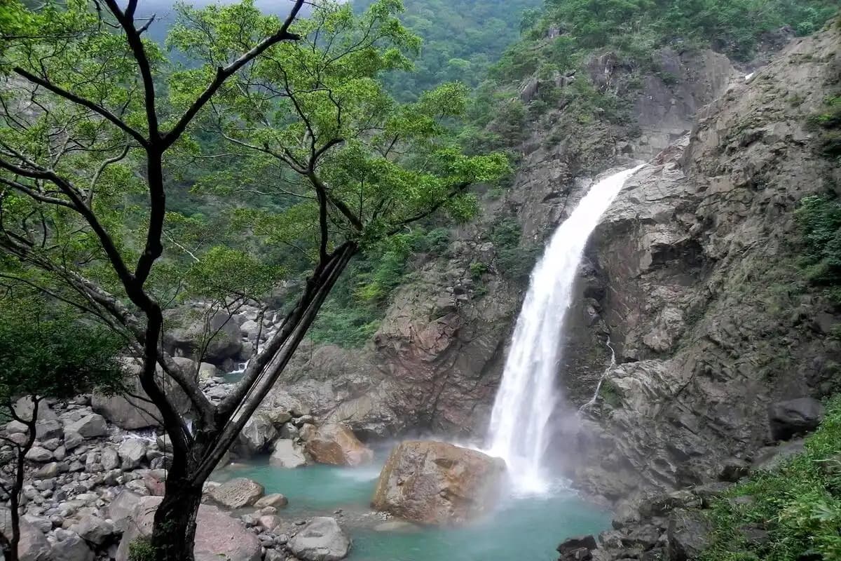 Top-View-of-Rainbow-Waterfall-in-meghalaya