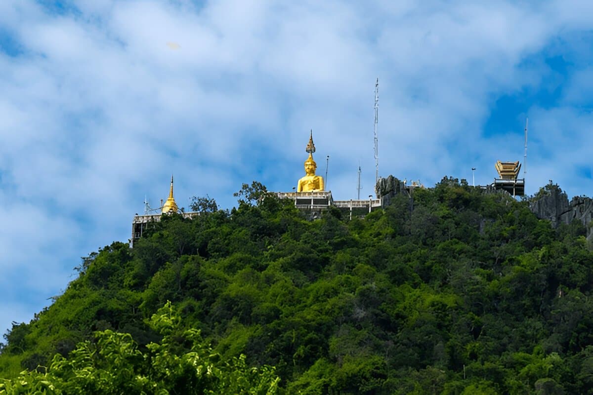 Wat Tham Suea