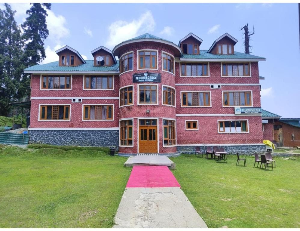 Fluorescence Hotel And Restaurant Gulmarg J & K