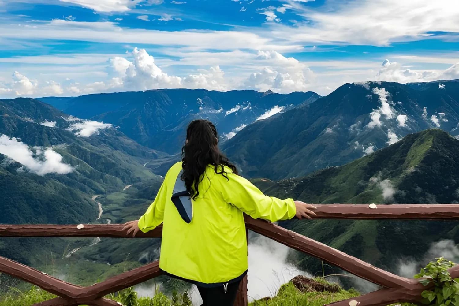 Tourist Enjoy the view of  Valley