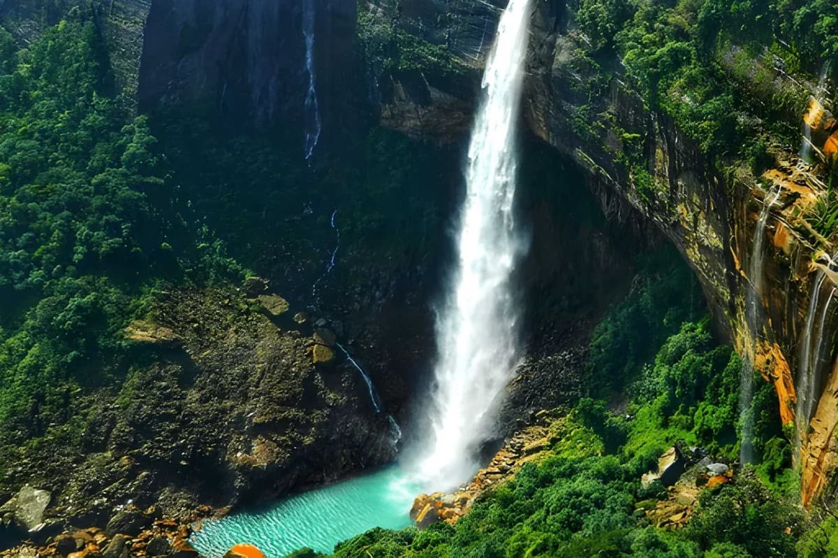 The beauty of the Nohkalikai falls
