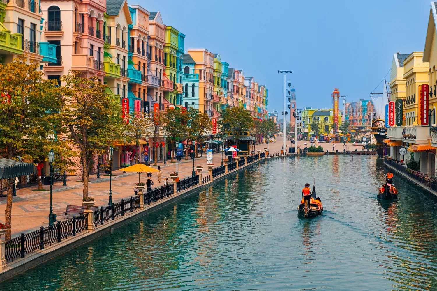 The Venice  Mega Grand World in park of city