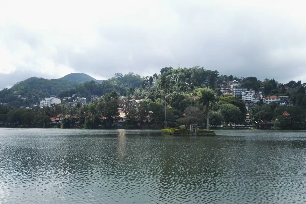 Kandy Lake