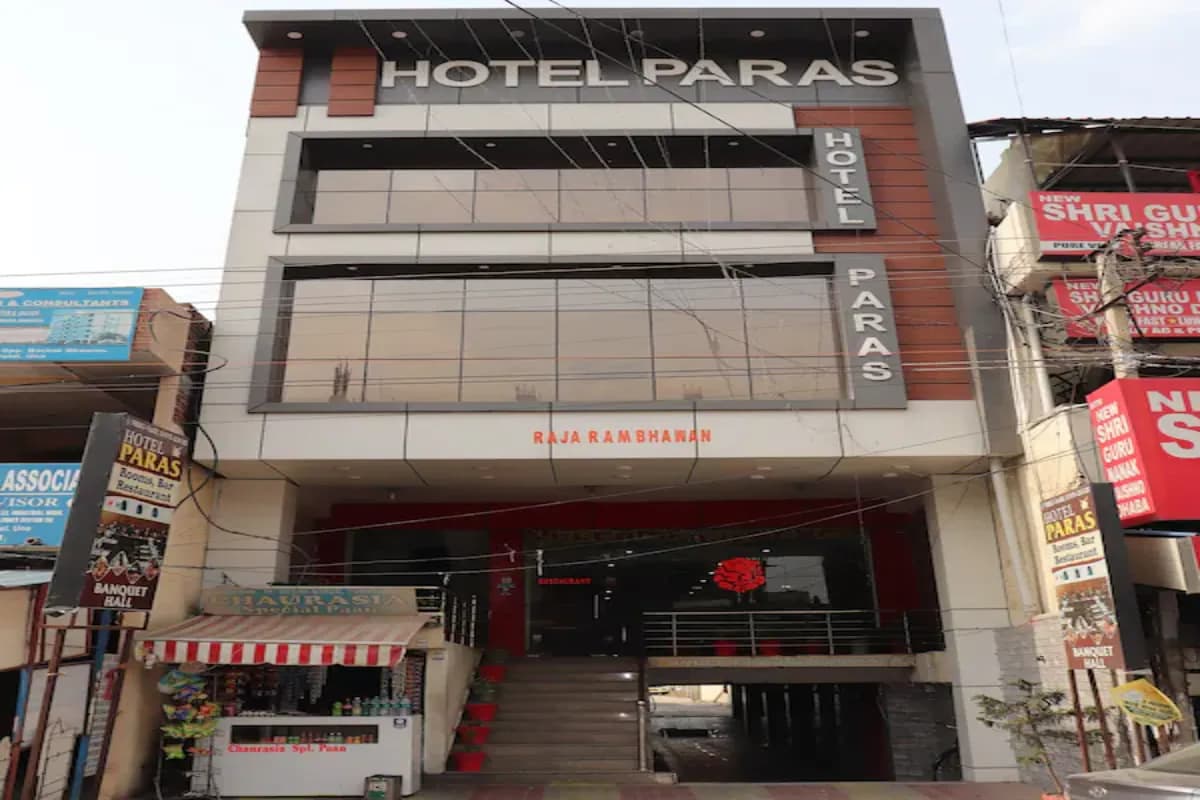 Hotel Paras and Restaurant