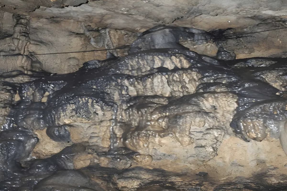 Mawjymbuin Cave