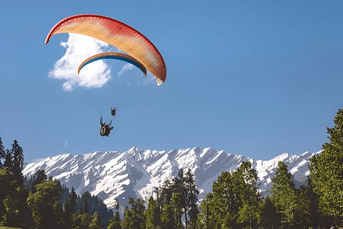 Paragliding in Manali