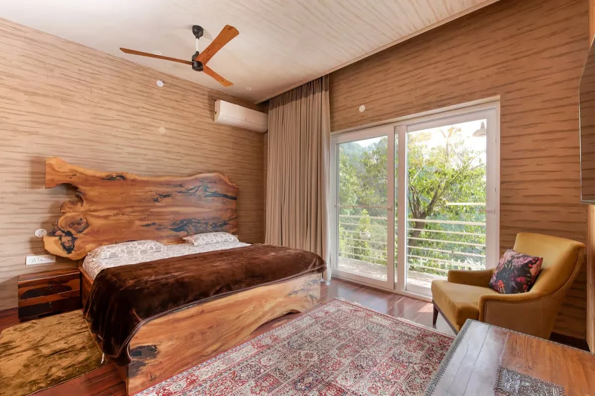 BR Luxury Villa in the Hills