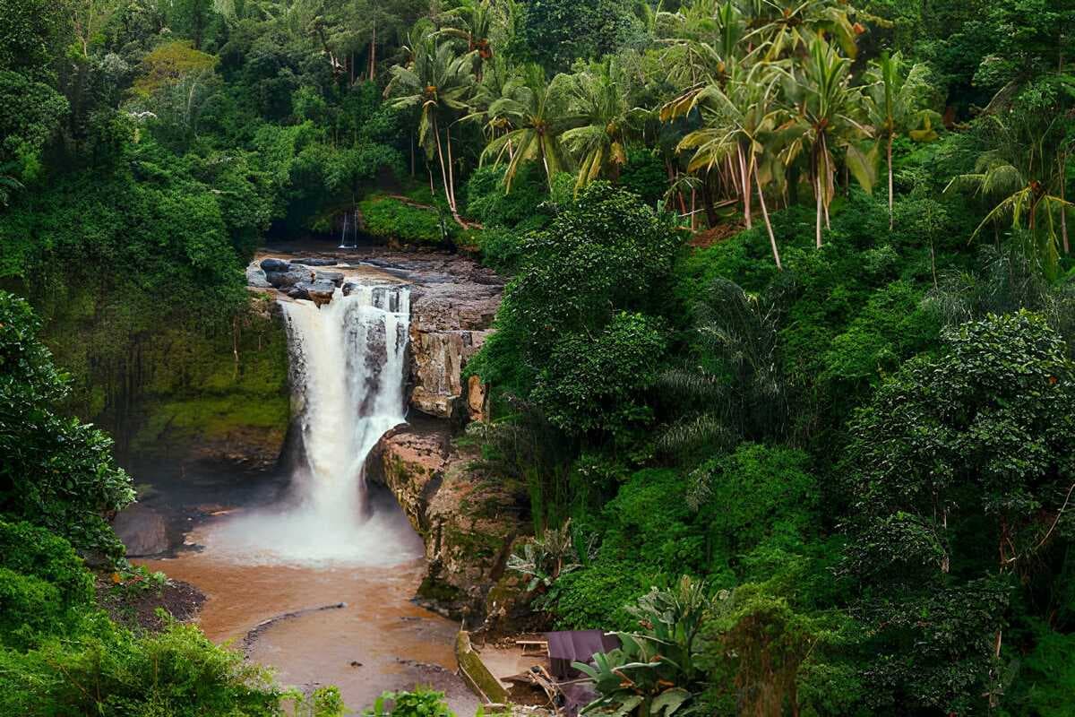Tegenungan Waterfall 