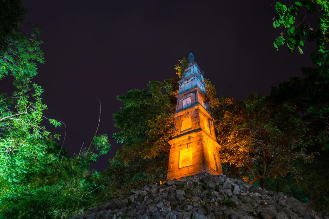 Pen Tower Near Entrance