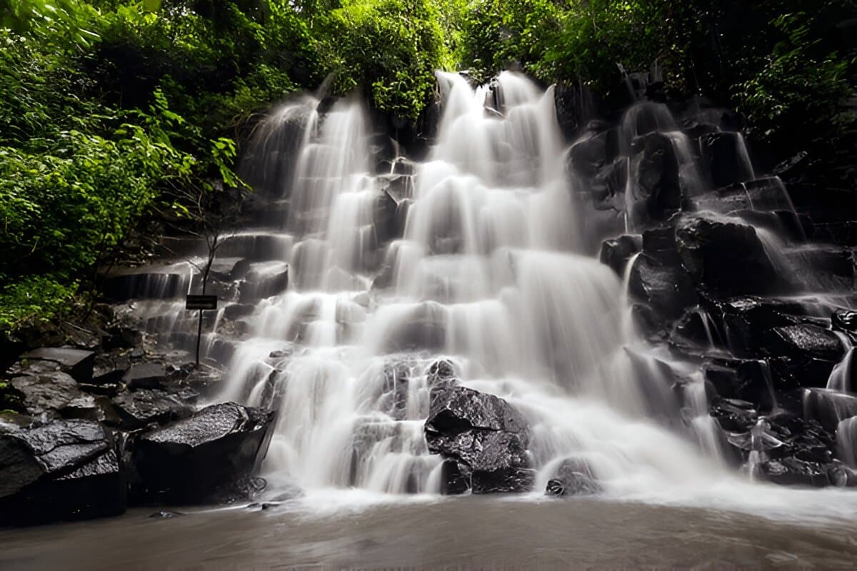 Kanto Lampo Waterfall