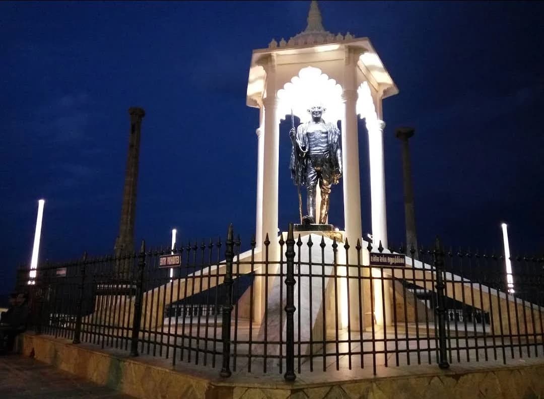 Mahatma Gandhi Statue