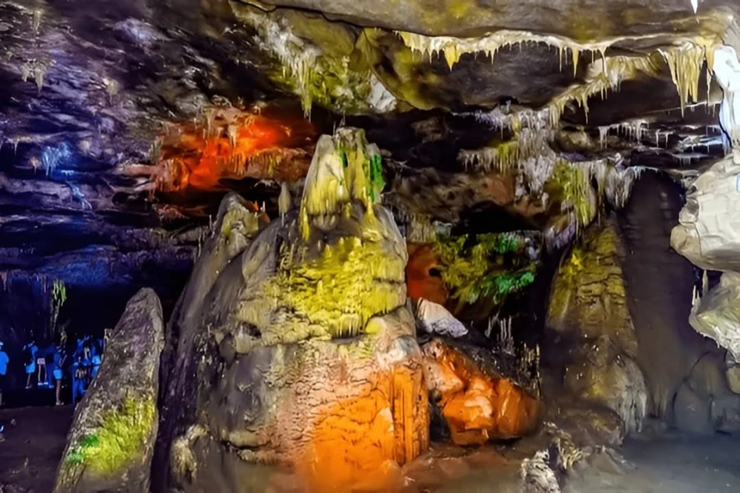 Spectacular Stalactites & Stalagmites