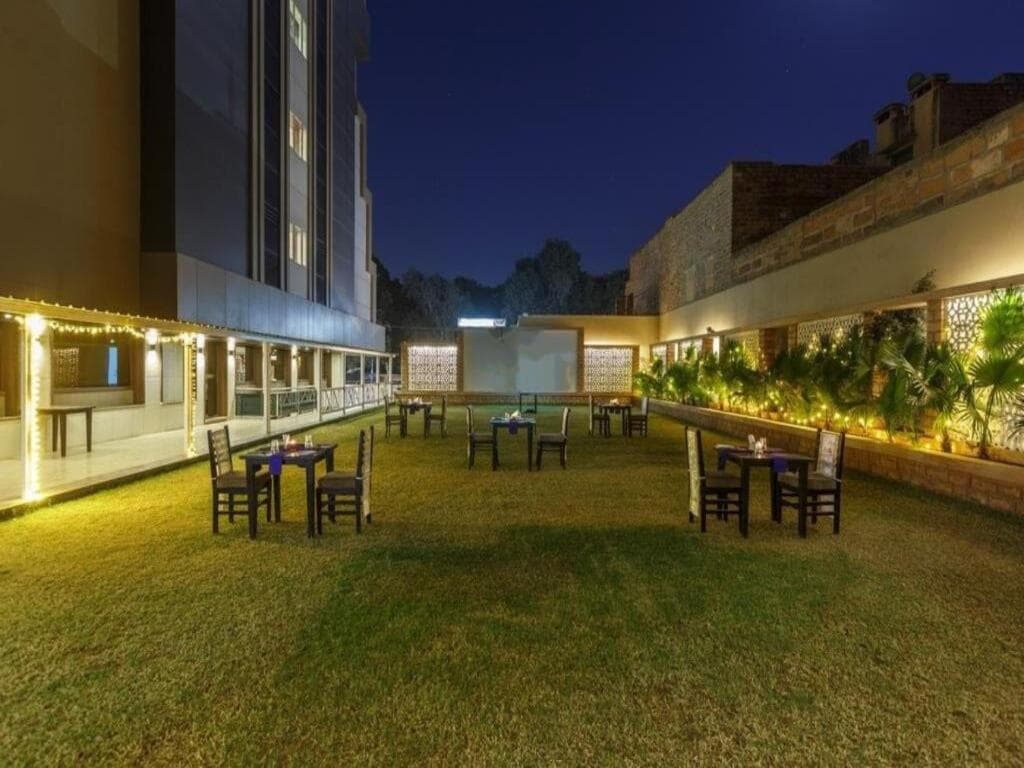 Hotel Rajwara Palace