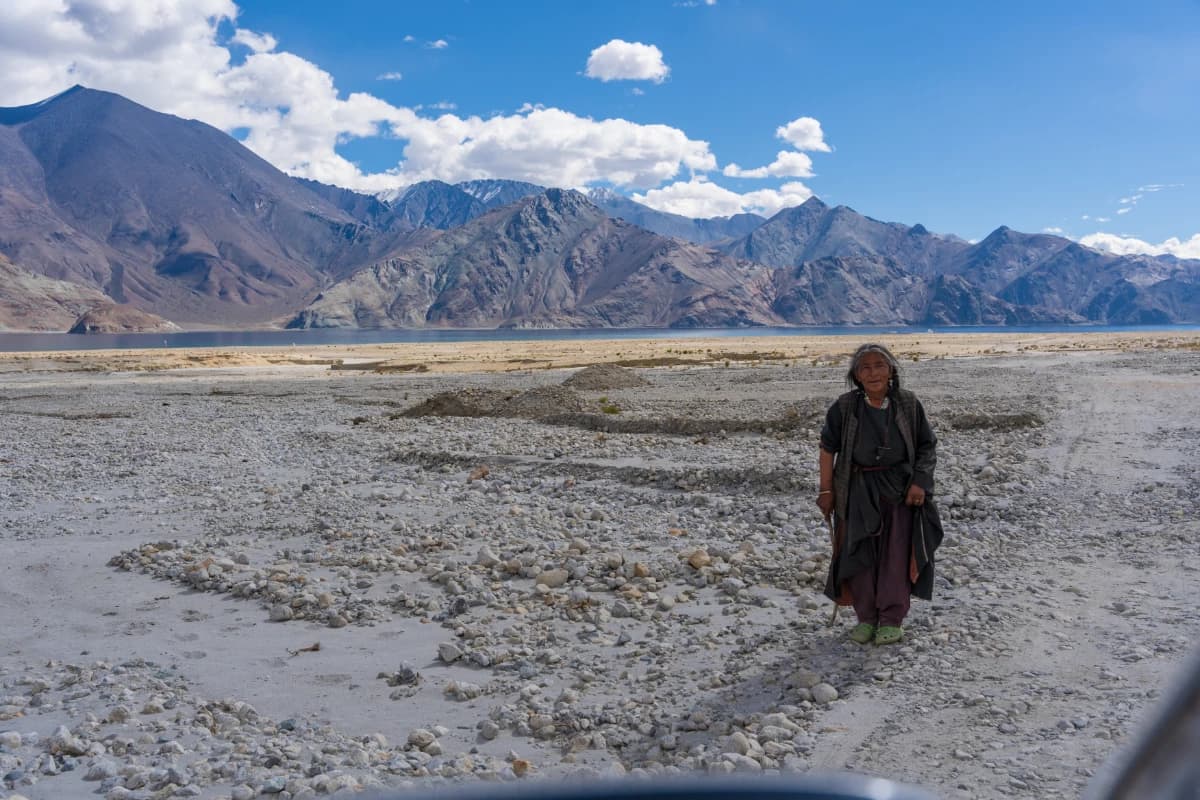 Ladakhi Women standing in front of Ladakh Mountain