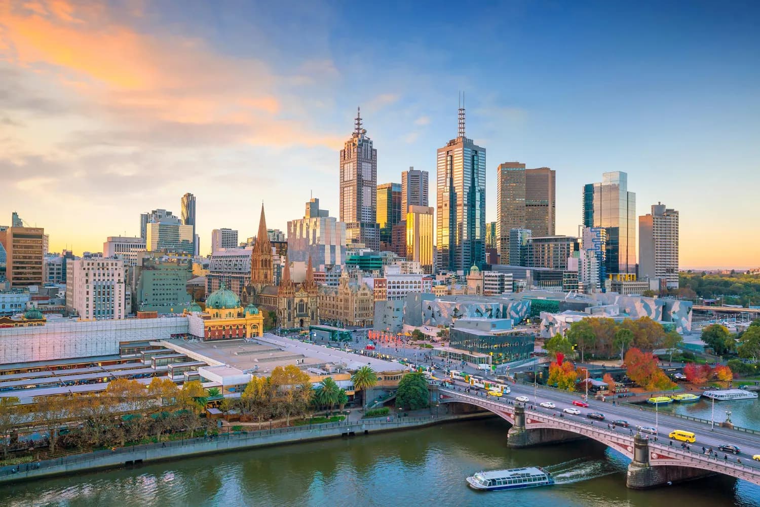 Exotic Brisbane Tour with Dolphin Feeding Experience