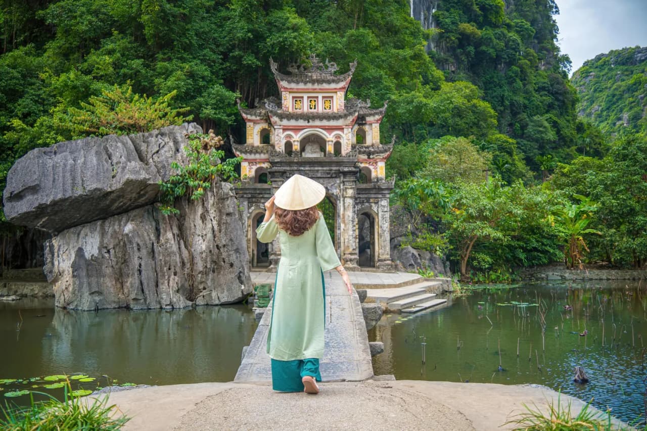 Classic Vietnam Highlights | Cu Chi History & Ba Na Hills