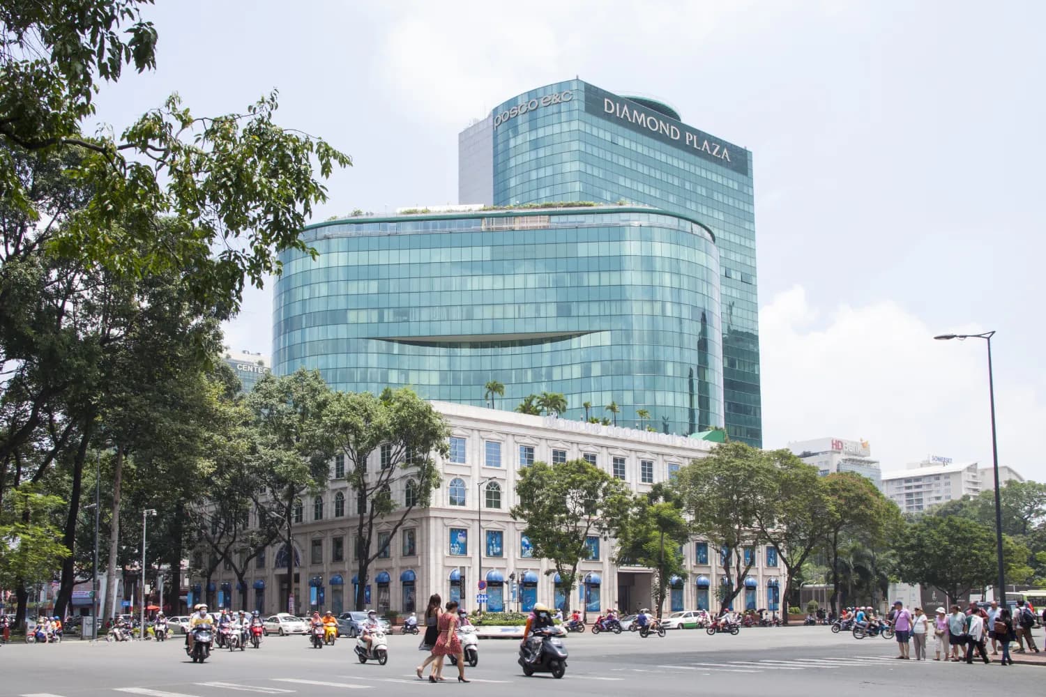 Diamond plaza shopping Center in Ho chi minh city