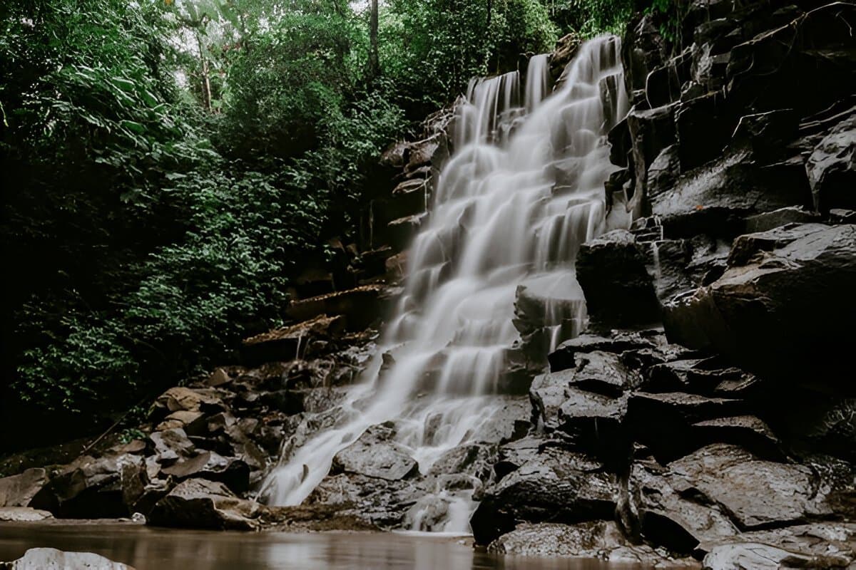 Kanto Lampo Waterfall