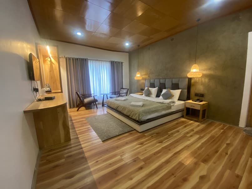 Hotel Snow Leopard Tabo