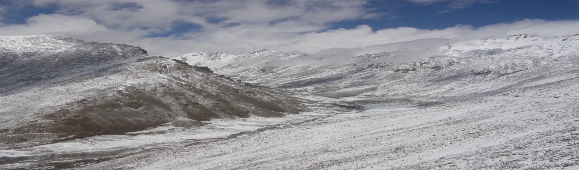 Ladakh in February: Snow-Covered Stillness & True Winter Beauty