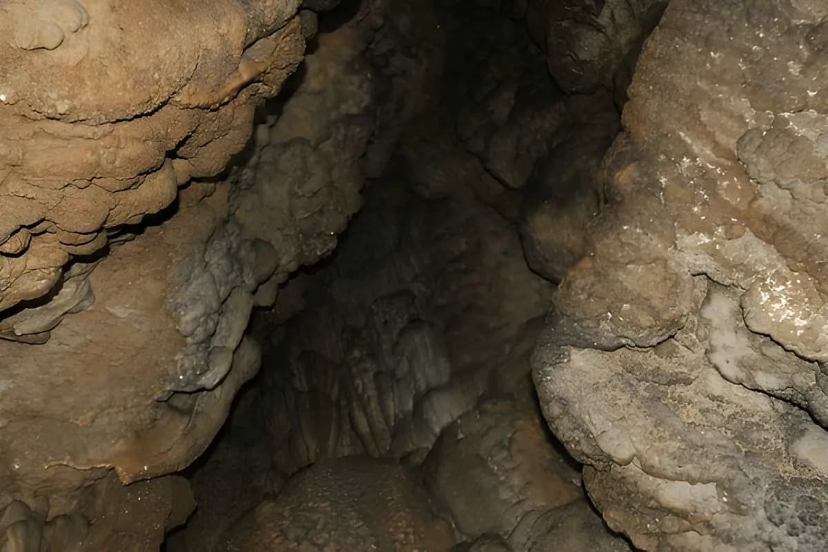 Mawjymbuin Cave in Meghalaya