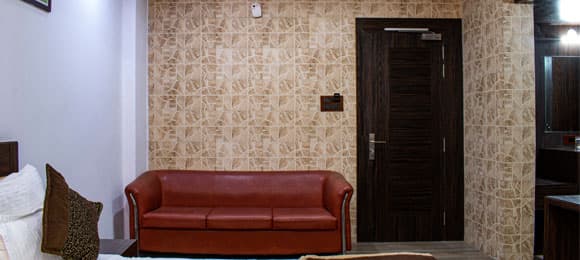 Hotel Ravine Palace, Lansdowne