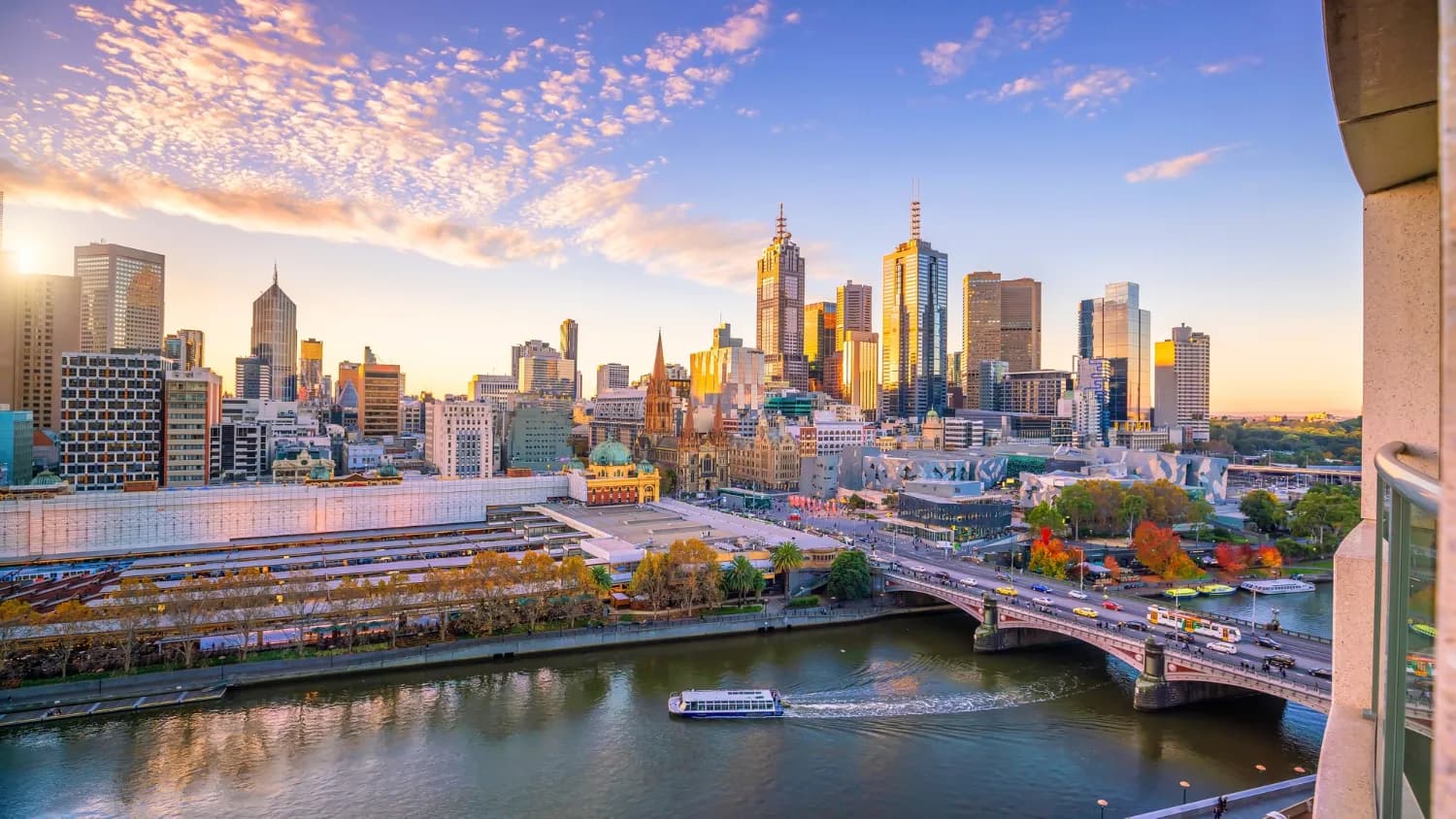 Classic Aussie Getaway with FREE Phillip Island Tour
