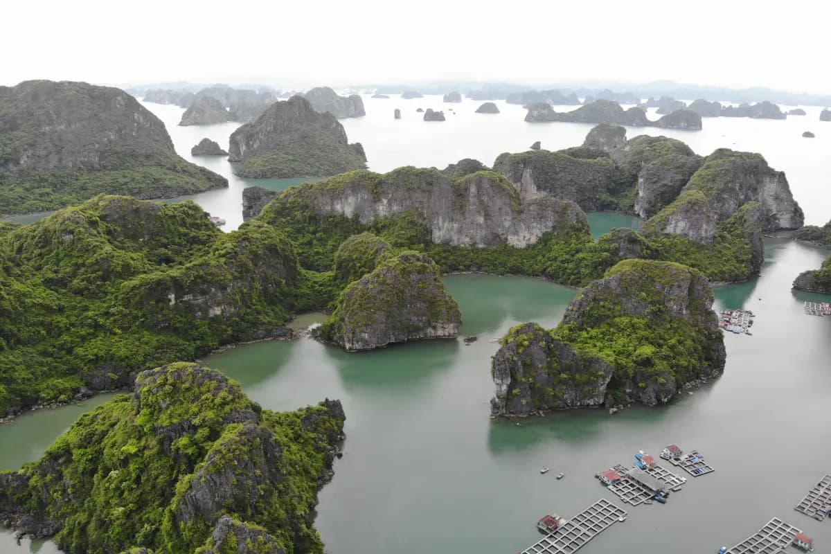 Bai Tu Long Bay, Vietnam