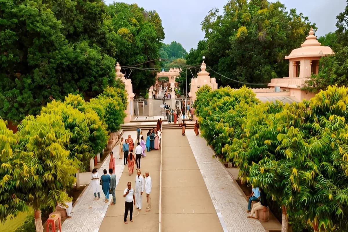 Shri Kashi Vishwanath Temple
