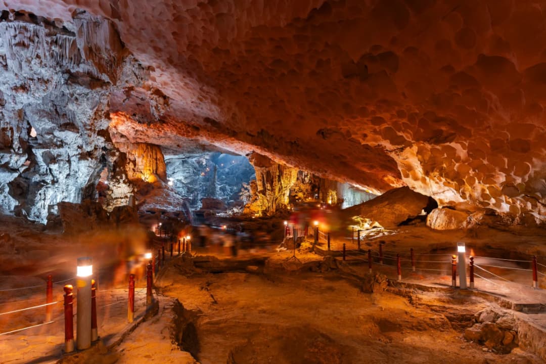 Sung Sot Cave (Surprise Cave)