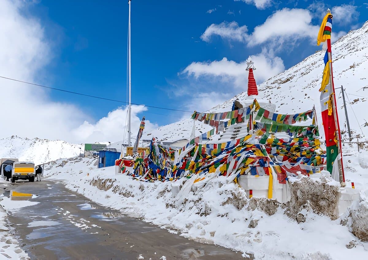 Pangong Lake Sightseeing Tour