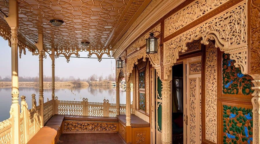 Deluxe Houseboat Kashmir