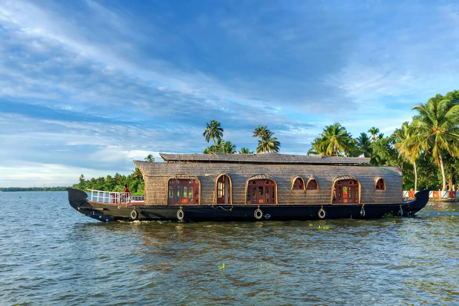 Explore Hills of Kerala Including Munnar & Thekkady