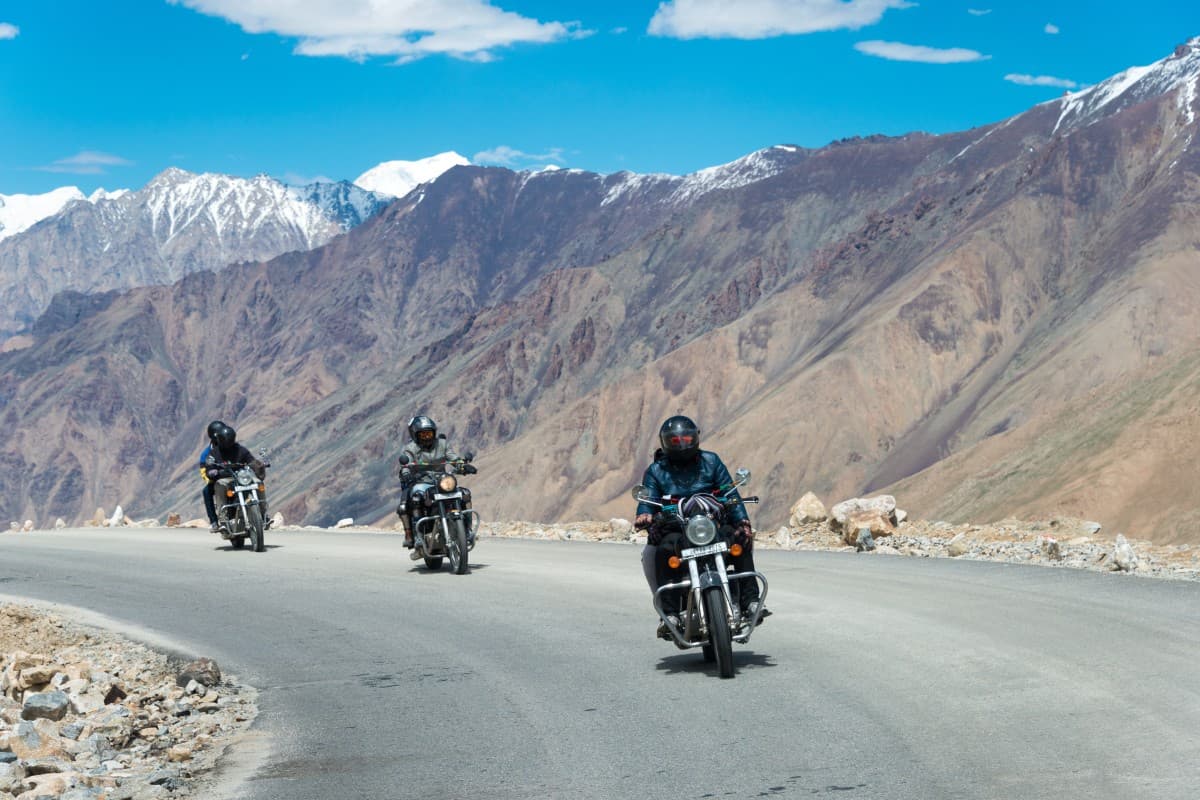Manali to Srinagar Bike Expedition via Umling La