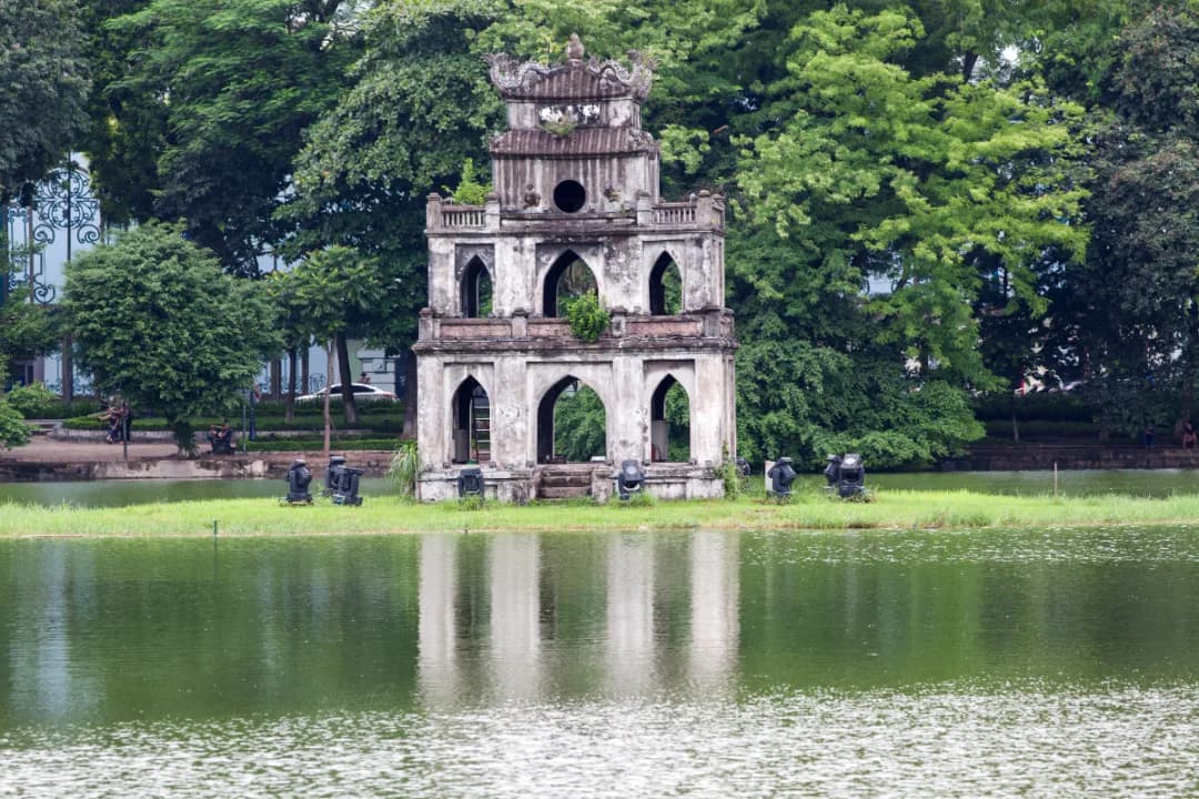 Turtle Tower in the Middle