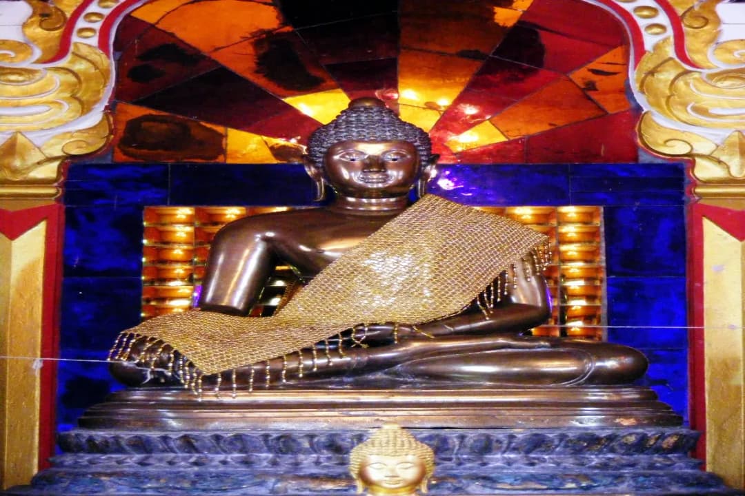Statues of Luang Pho Chaem and Luang Pho Chuang