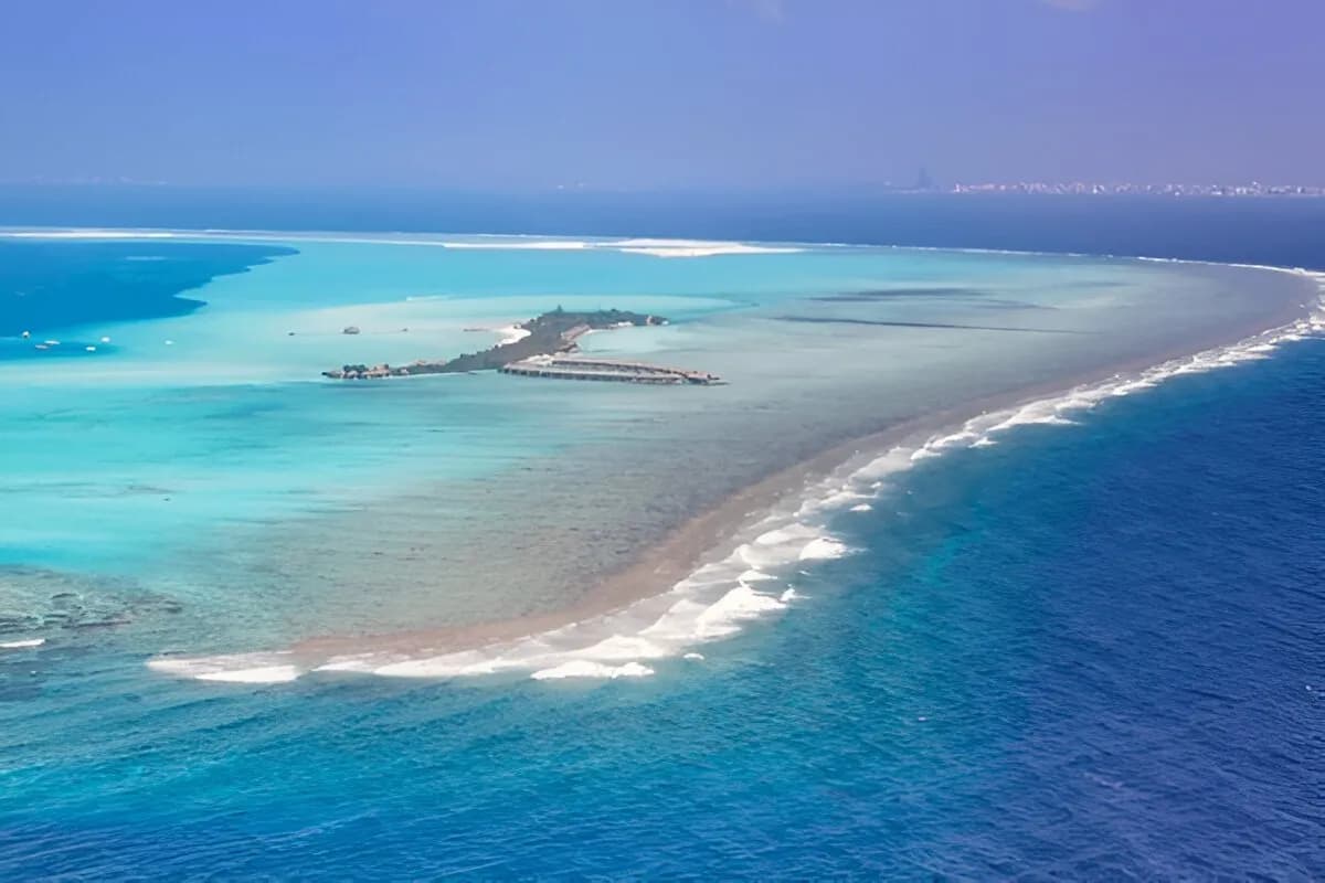 Emboodhu Finolhu Island