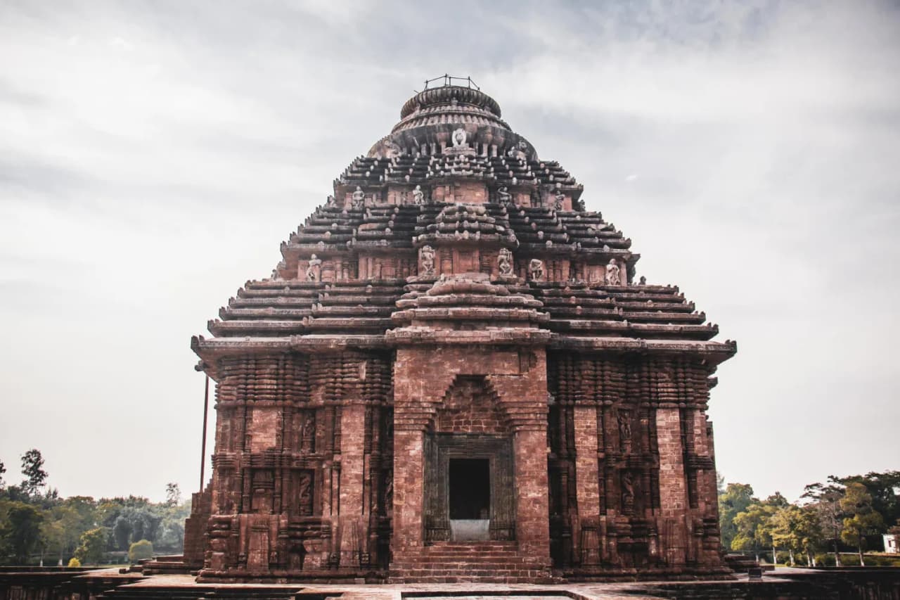 Icons of Odisha - Konark & Jagannath Temple Excursion