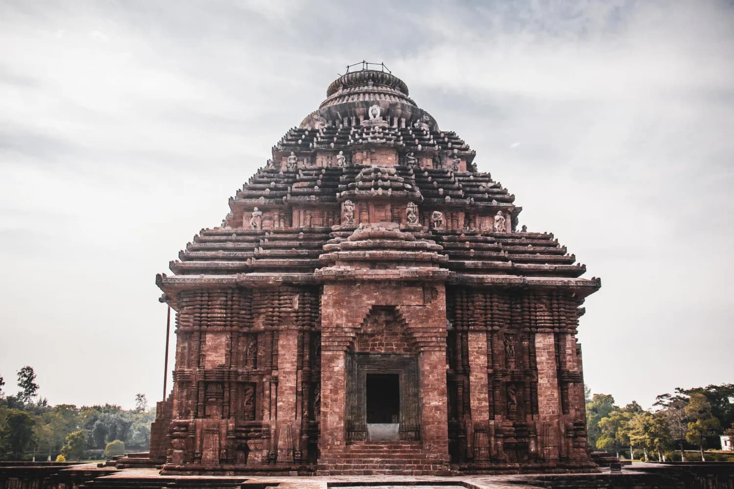 Icons of Odisha - Konark & Jagannath Temple Excursion