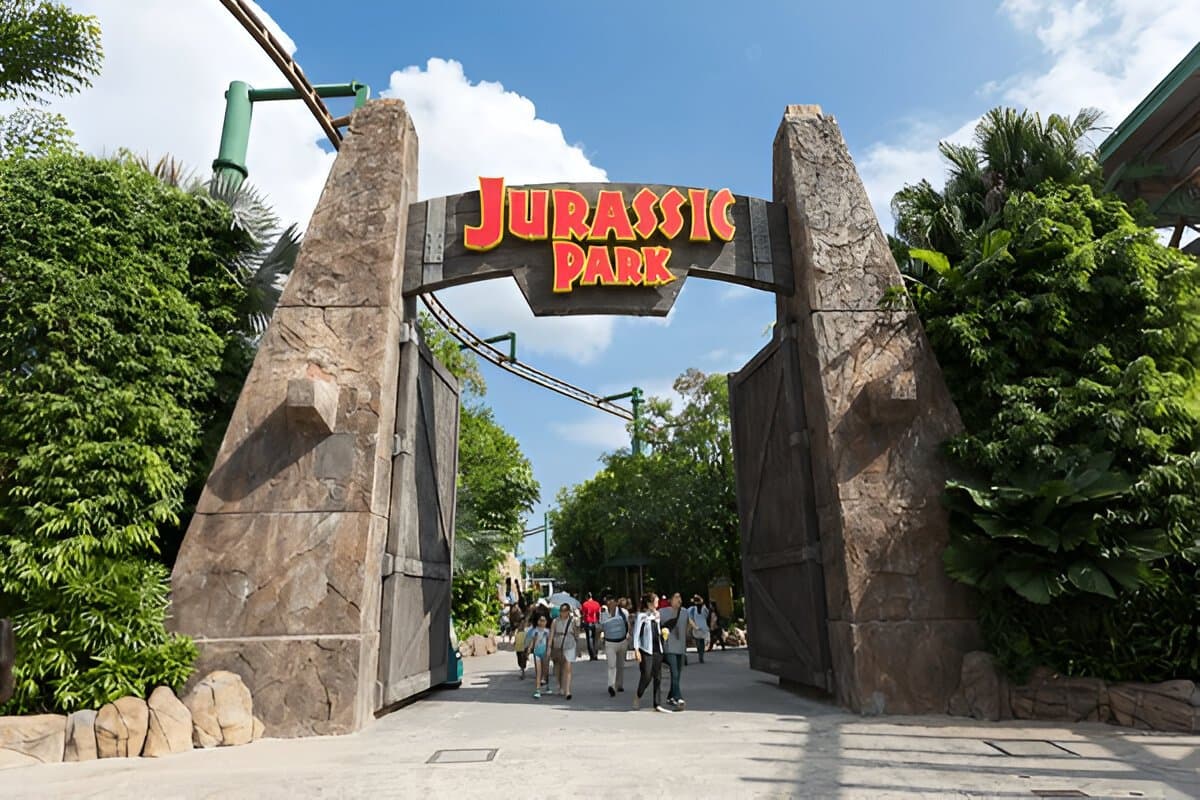 Singapore Gardens by the bay and Jurassic World Tour
