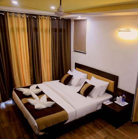 Hotel Ravine Palace, Lansdowne