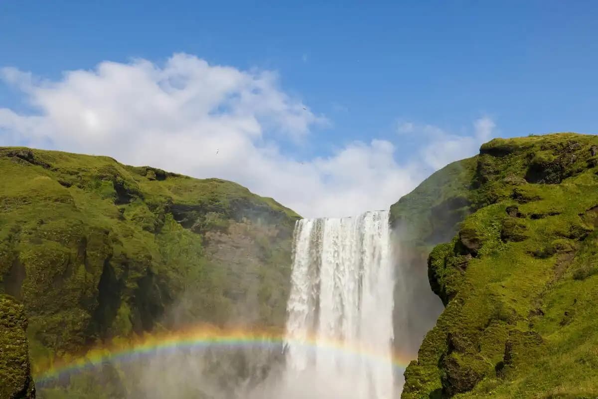 Breathtaking-view-of-Rainbow-Waterfall