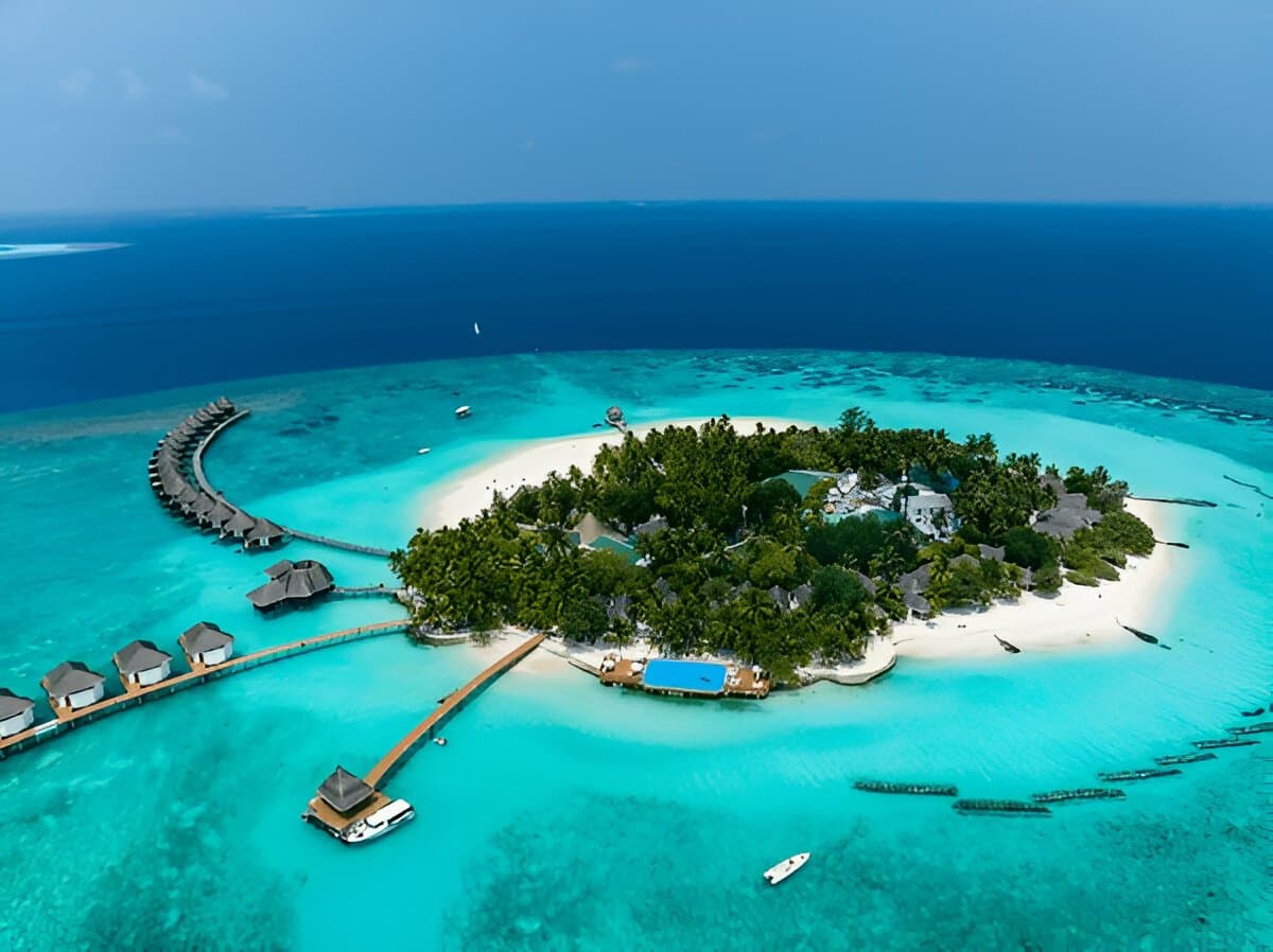 Luxurious Maldives Getaway at Medhufushi Island Resort