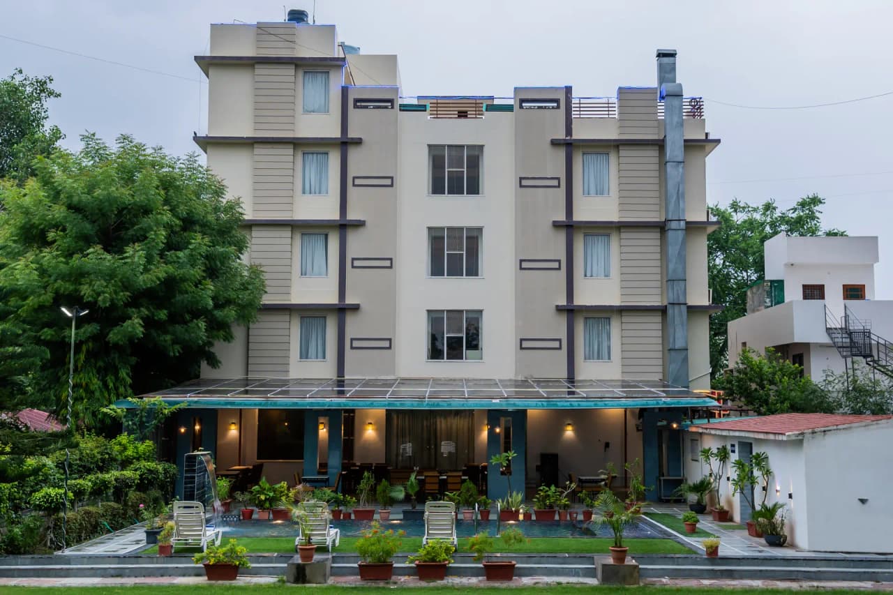 Hotel Mukund Villas & Iconic Restaurant