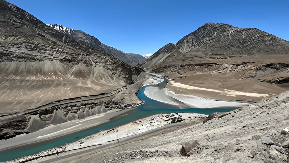 Indus-Zanskar Sangam & Magnetic Hill Sightseeing Tour
