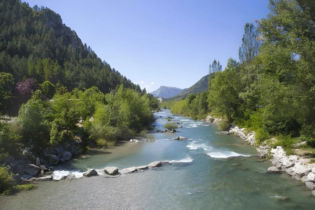 Myntdu River Viewpoints