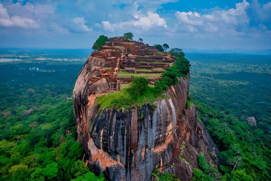 Best Time to Visit Sri Lanka in 2026 | The Secret Months Travelers Don’t Tell You About