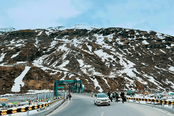 Experience Mixed Emotions with Our Manali Honeymoon Package