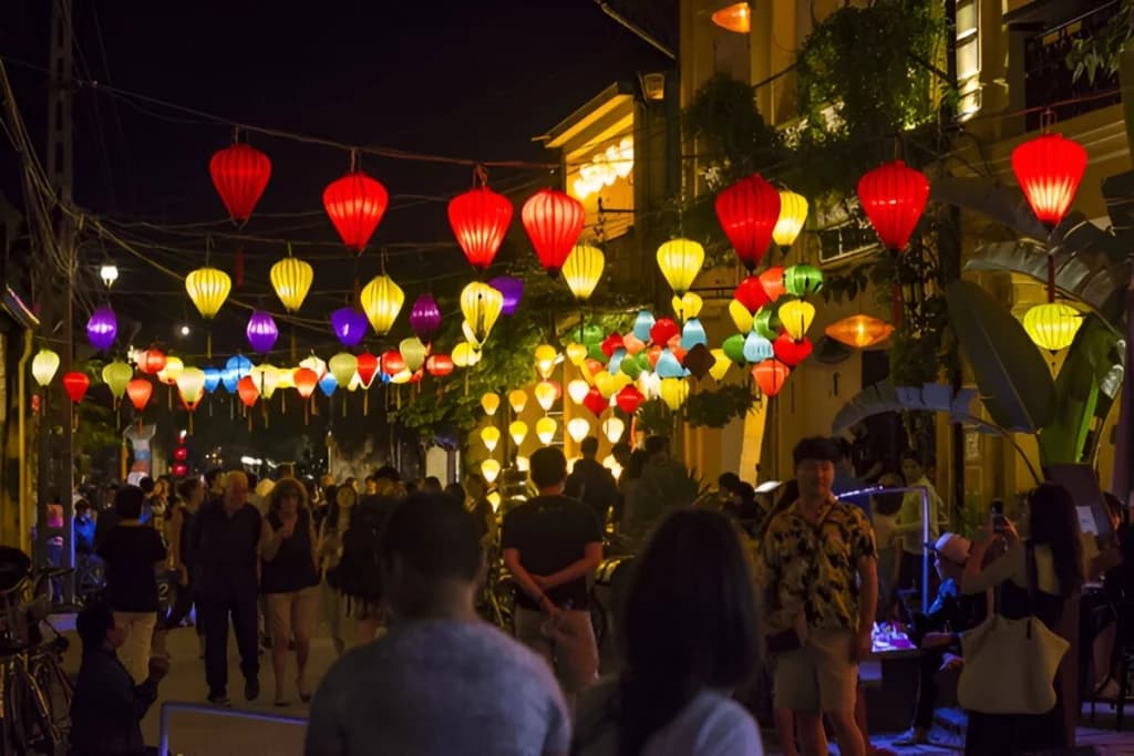 Shop & Eat at Hoi An Night Market